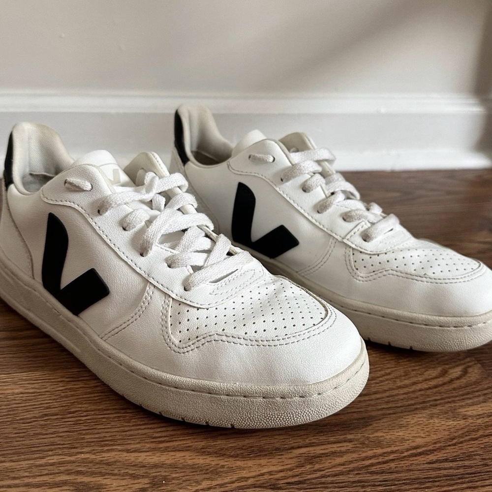 Veja White and Black Casual Sneakers